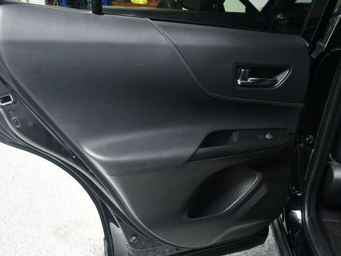 Used 2022 Toyota Venza XLE image 23