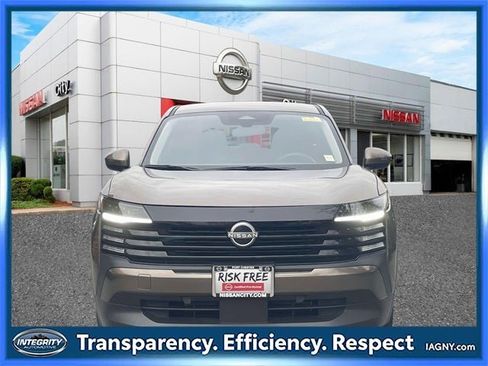 Certified 2025 Nissan Kicks SV image 2