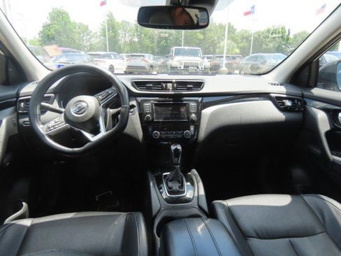 Used 2021 Nissan Rogue Sport SL w/ Premium Package FWD image 17