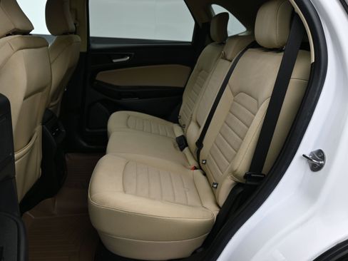 Used 2021 Ford Edge SE image 13