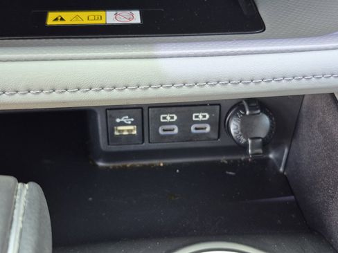 Used 2023 Toyota Highlander XLE AWD/4WD image 32