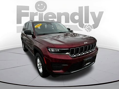 Used 2024 Jeep Grand Cherokee Laredo image 3