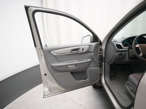 Used 2016 Chevrolet Traverse LT w/ Style and Technology Package FWD image 26