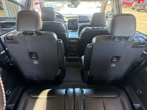 Used 2022 Jeep Grand Cherokee L Limited image 10