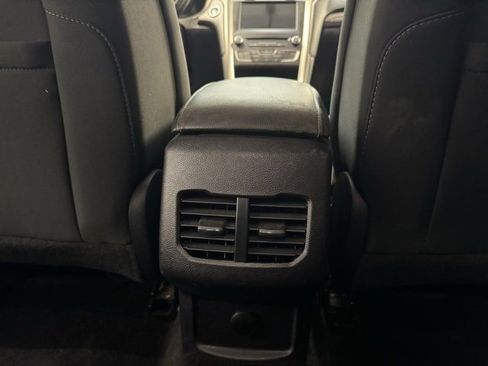 Used 2018 Ford Fusion SE w/ Fusion SE Technology Package image 28