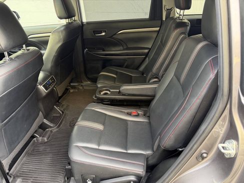 Used 2019 Toyota Highlander SE AWD/4WD image 22