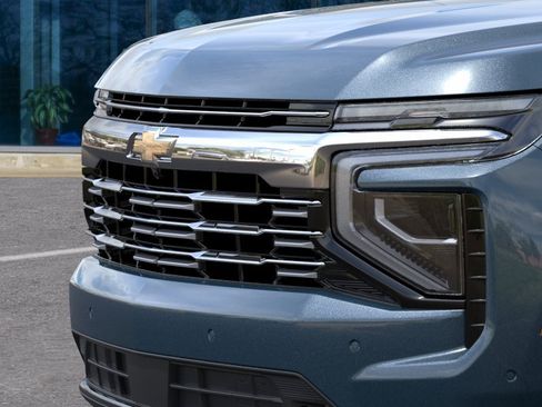 New 2026 Chevrolet Suburban Premier w/ Sun And Tow Package AWD/4WD image 13