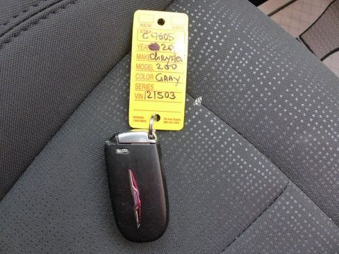 Used 2016 Chrysler 200 Limited w/ Convenience Group image 43