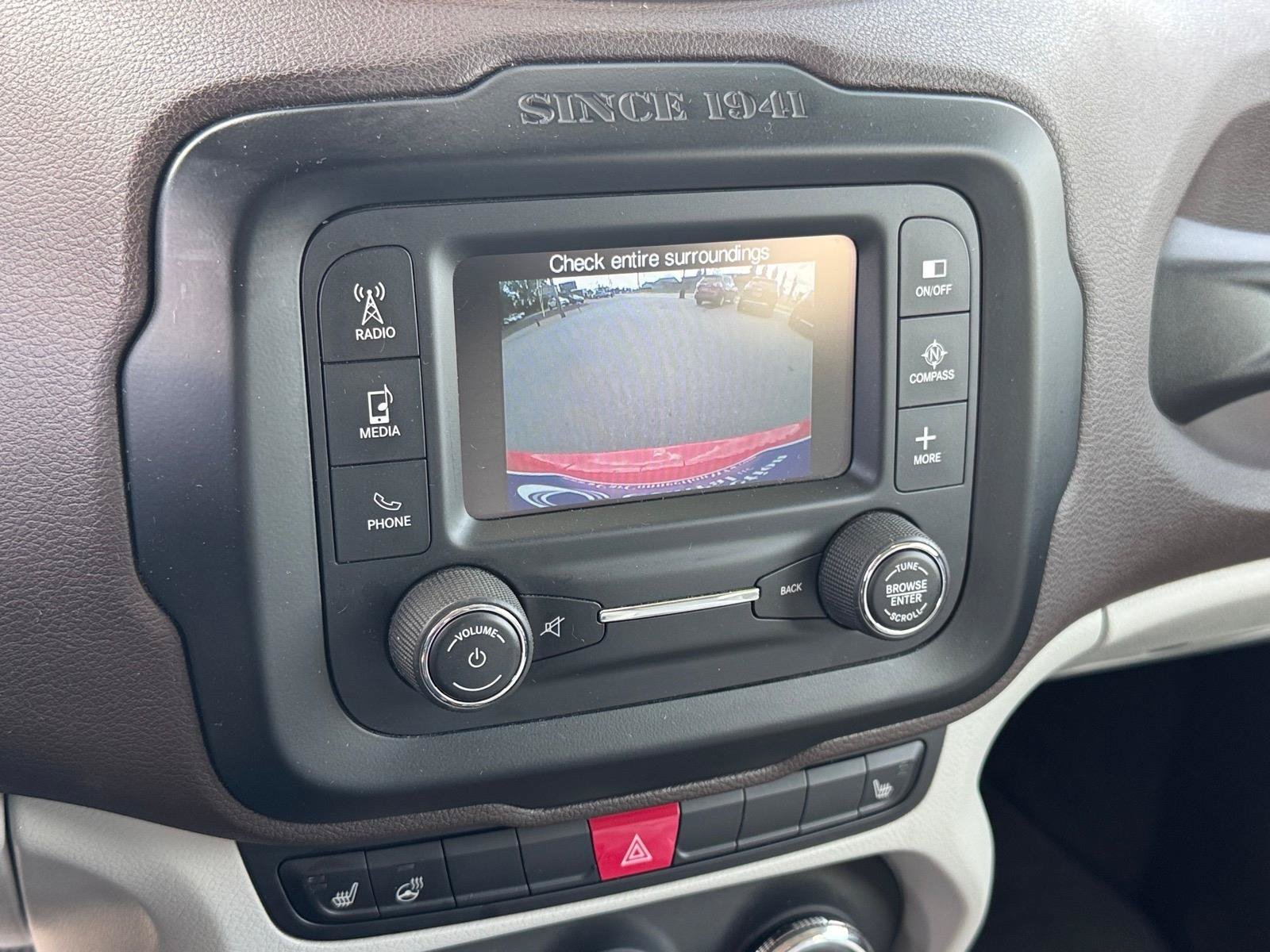 Used 2015 Jeep Renegade Latitude AWD/4WD image 16