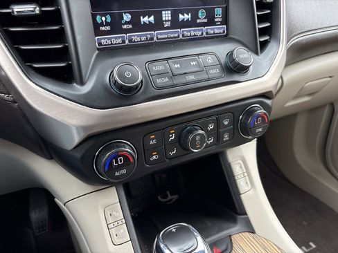 Used 2019 GMC Acadia Denali w/ Technology Package FWD image 24