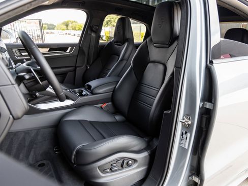 Certified 2025 Porsche Cayenne S image 5