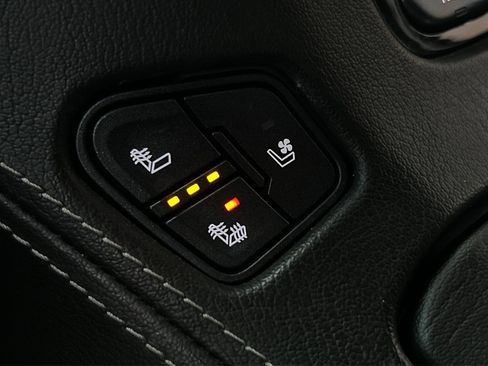 Used 2020 GMC Yukon XL Denali image 36