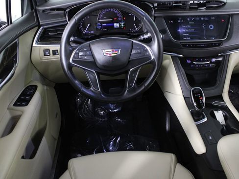 Used 2019 Cadillac XT5 FWD image 6