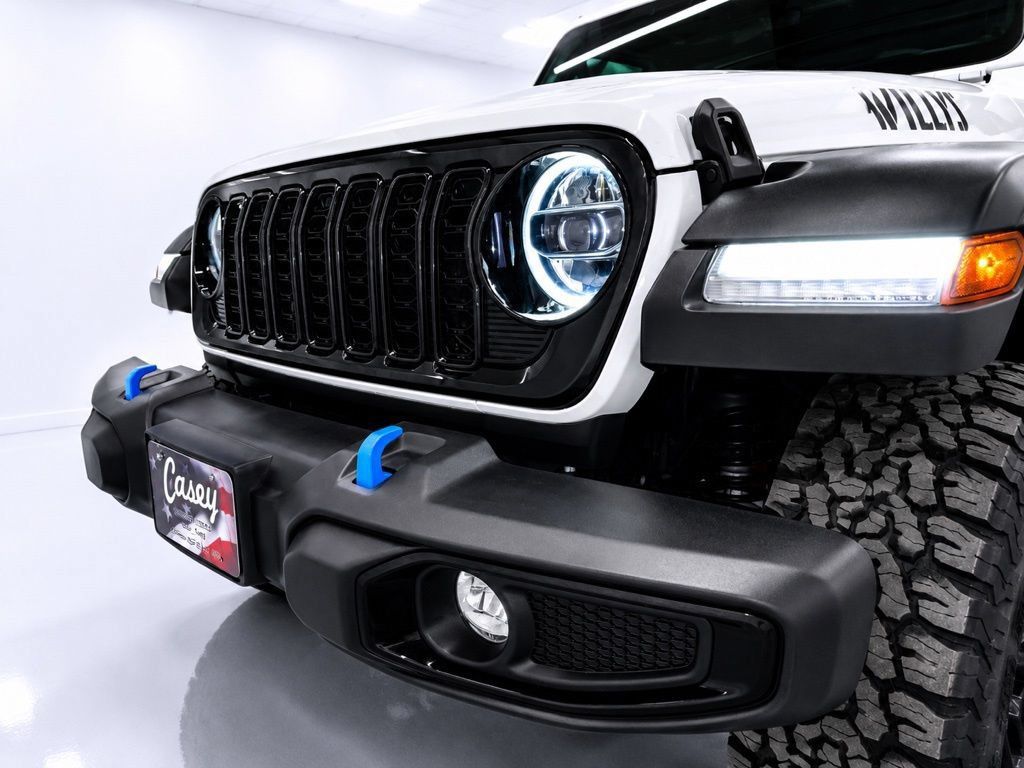 Used 2024 Jeep Wrangler Unlimited AWD/4WD image 8
