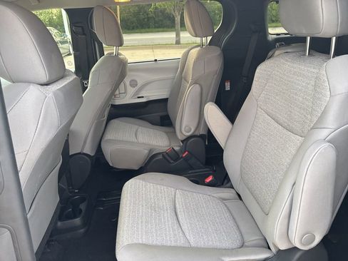 Used 2026 Toyota Sienna LE FWD image 21