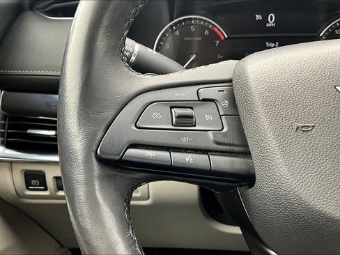 Used 2019 Cadillac XT4 Luxury w/ Cold Weather Package FWD image 12