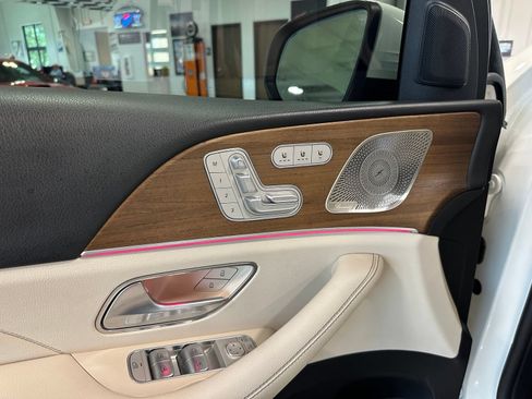 Used 2021 Mercedes-Benz GLS 450 4MATIC image 11