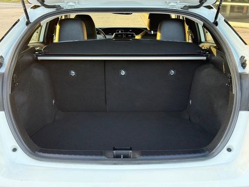 Used 2022 Toyota Prius image 4