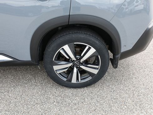 Used 2023 Nissan Rogue SL w/ SL Premium Package image 6