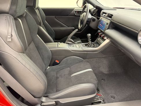 Used 2023 Toyota GR86 Premium w/ ALL Weather Mat Package (TMS) image 28