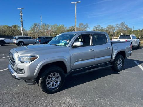 Certified 2019 Toyota Tacoma SR5 image 1
