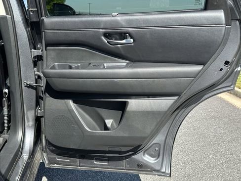 Certified 2025 Nissan Pathfinder SL AWD/4WD image 18
