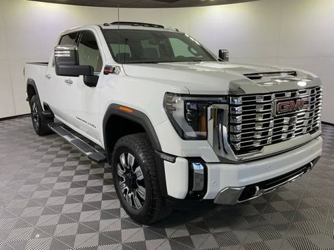 Used 2025 GMC Sierra 2500 Denali w/ Denali Reserve Package AWD/4WD image 3
