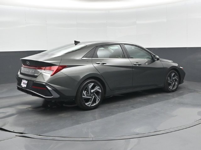 Used 2024 Hyundai Elantra Limited FWD image 3
