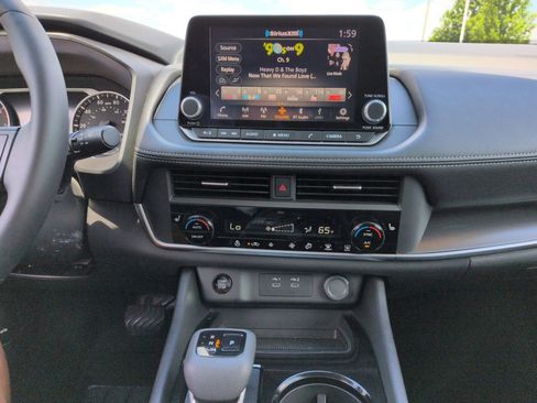 Used 2025 Nissan Rogue SV w/ SV Premium Package FWD image 22