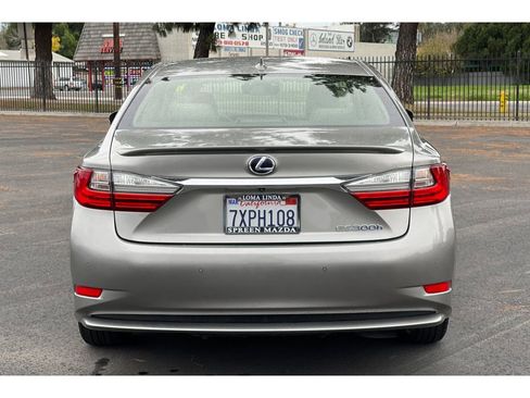 Used 2017 Lexus ES 300h image 5