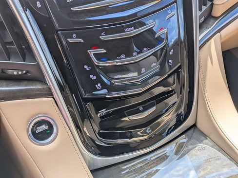 Used 2020 Cadillac Escalade ESV Platinum AWD/4WD image 15