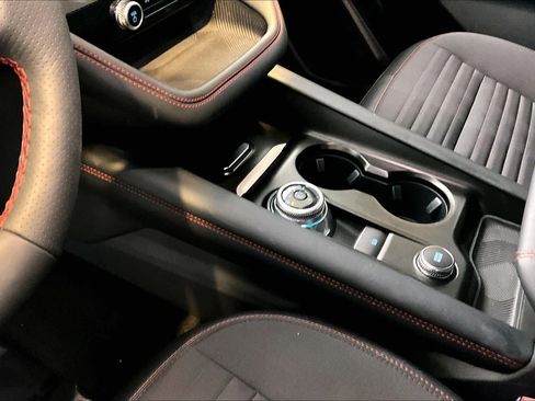 Used 2025 Ford Explorer ST-Line image 16