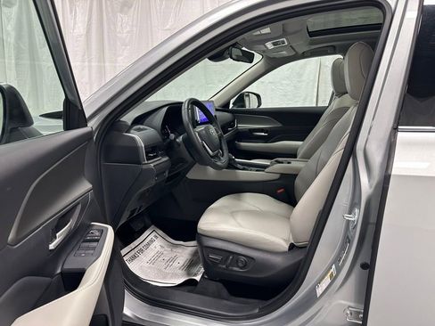 Used 2025 Toyota Grand Highlander AWD image 10