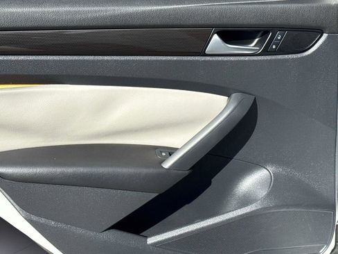 Used 2015 Volkswagen Passat 1.8T Sport image 11