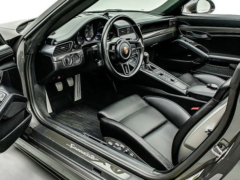 Used 2019 Porsche 911 Speedster RWD image 10