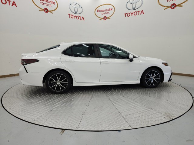 Certified 2022 Toyota Camry SE FWD image 3