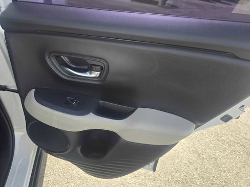 Used 2023 Honda HR-V LX image 13