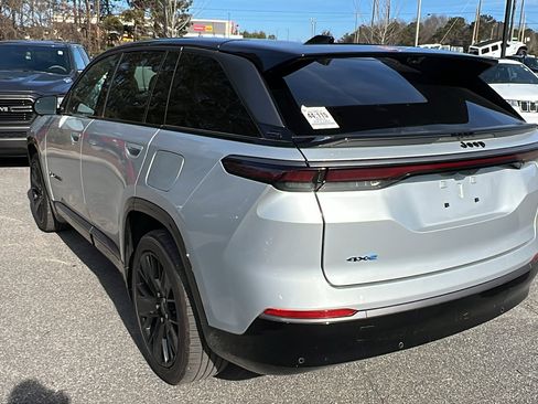 Used 2024 Jeep Wagoneer Launch Edition image 10