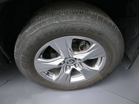 Used 2022 Toyota RAV4 LE AWD/4WD image 15