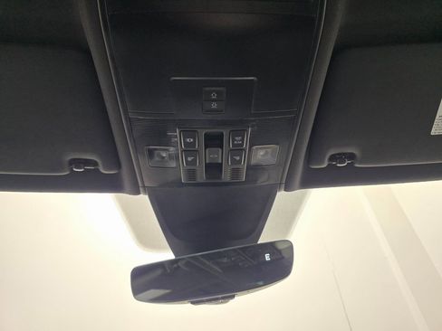 Used 2022 Volkswagen Tiguan SE R-Line image 32