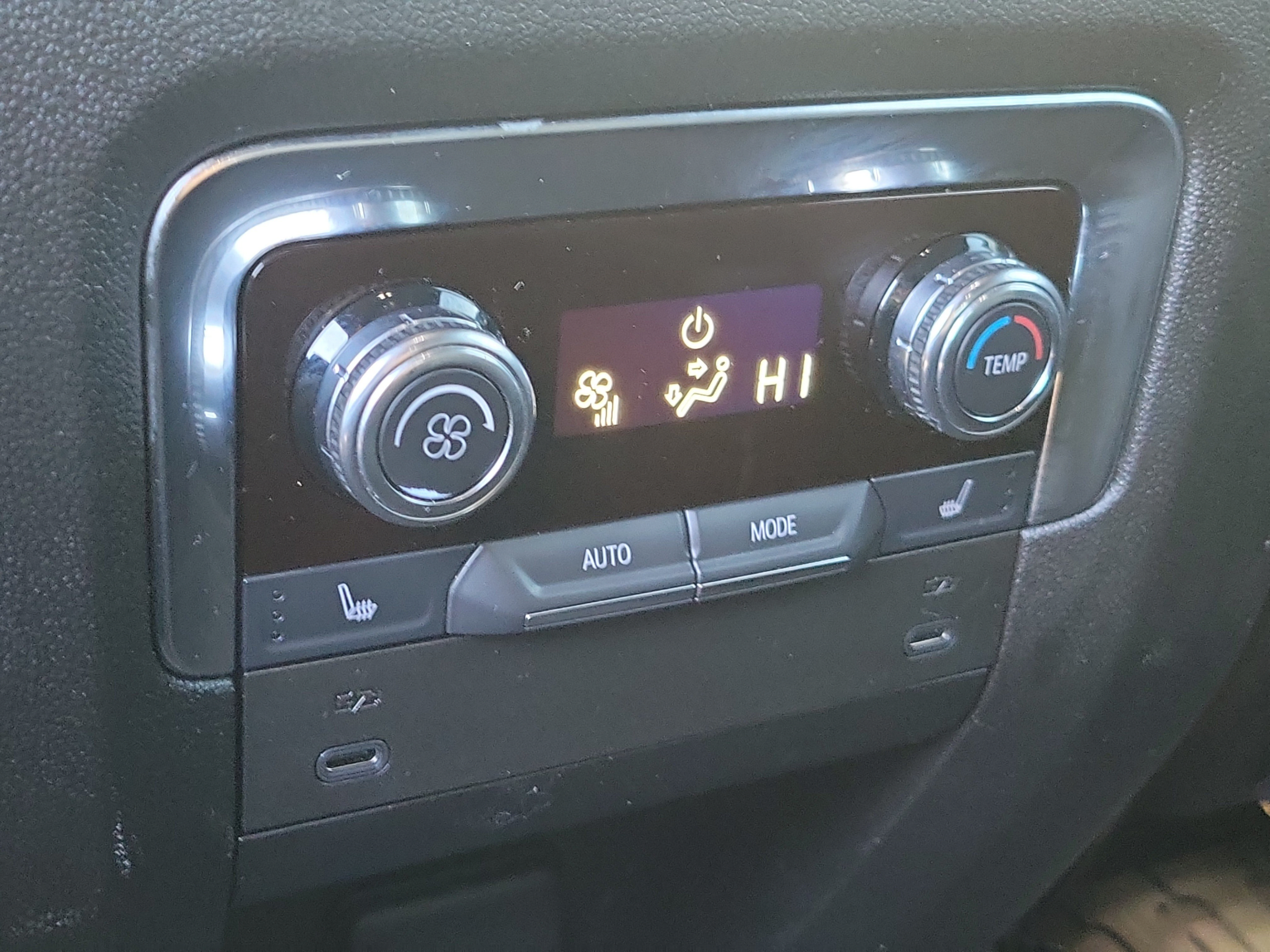 Used 2025 GMC Yukon Elevation AWD/4WD image 12