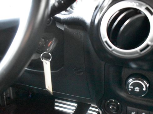 Used 2016 Jeep Wrangler Unlimited Rubicon AWD/4WD image 46