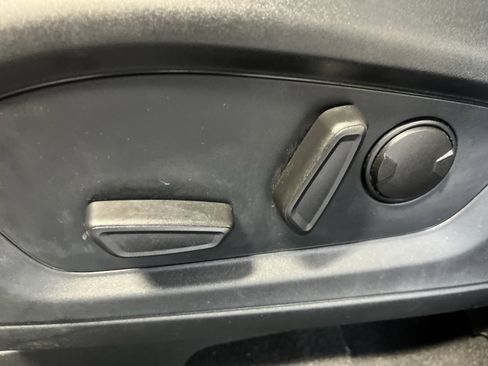 Used 2022 Ford Explorer XLT w/ Equipment Group 202A image 12