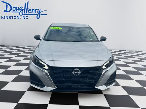 Used 2024 Nissan Altima 2.5 SV FWD image 8