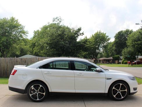 Used 2014 Ford Taurus SEL w/ Equipment Group 201A FWD image 11