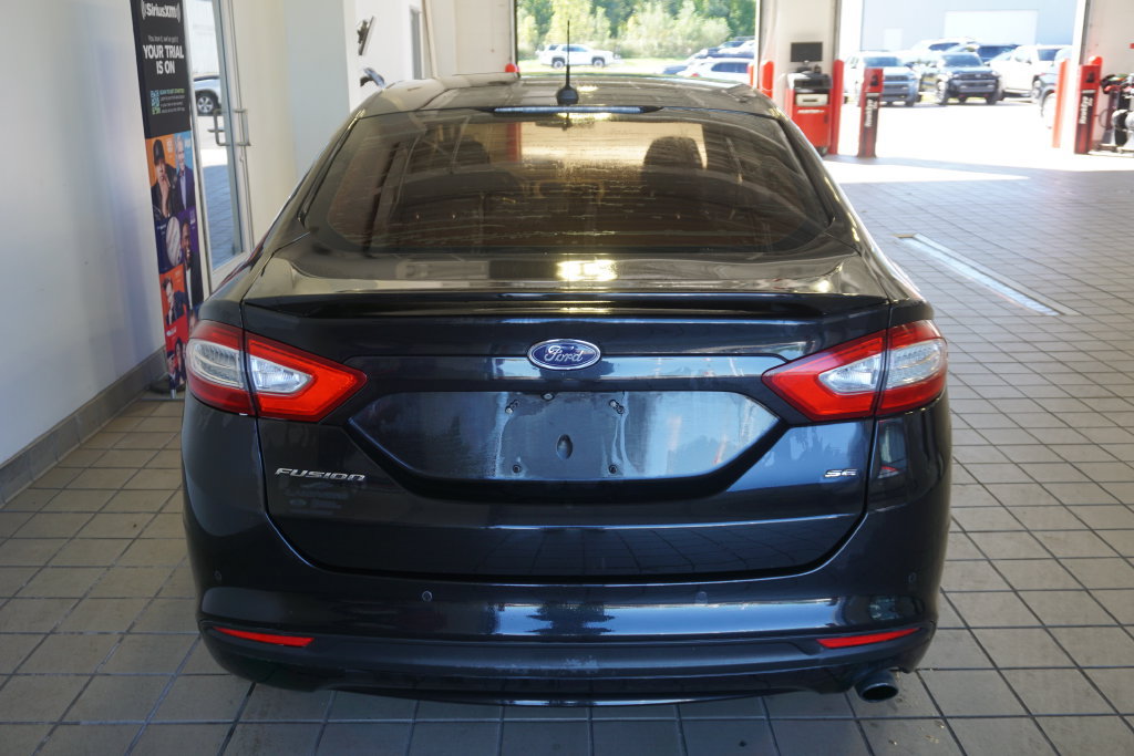 Used 2014 Ford Fusion SE FWD image 16