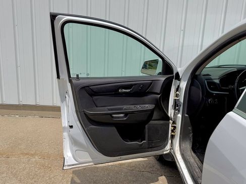 Used 2017 Chevrolet Traverse LT FWD image 15
