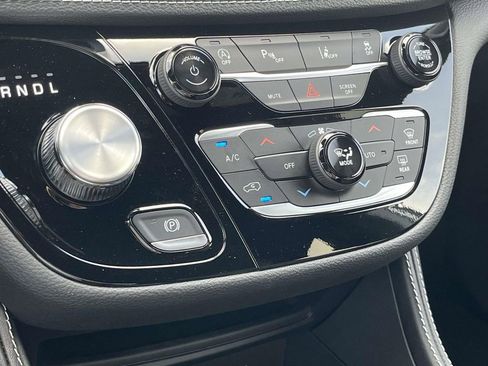 New 2026 Chrysler Pacifica Limited w/ S Appearance Package image 24