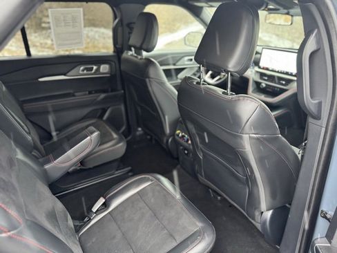 Used 2025 Ford Explorer ST image 19