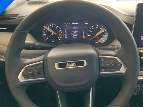 Used 2023 Jeep Compass Limited AWD/4WD image 3